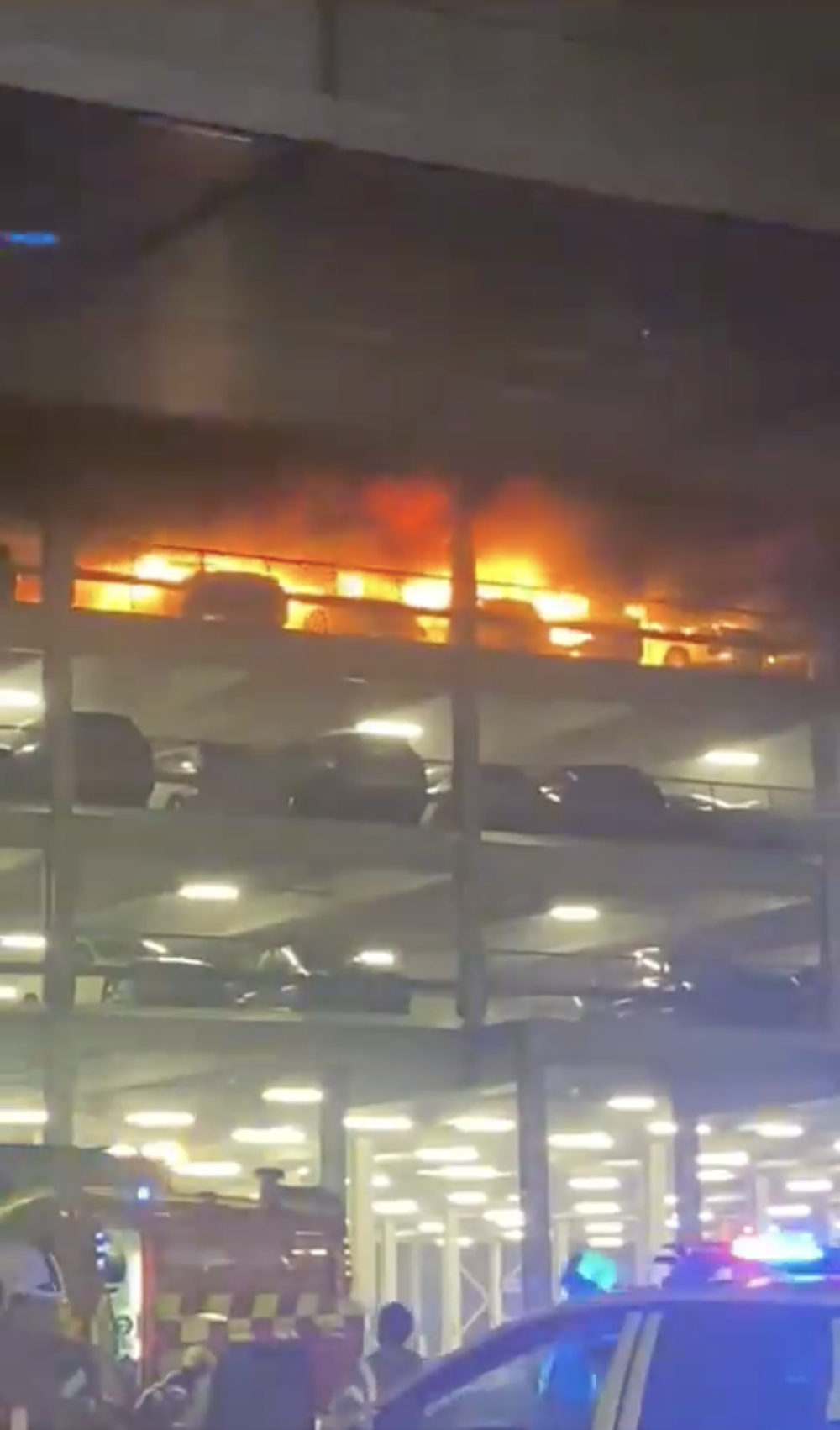 Luton Airport suspends flights as cars in parking lot catch fire: There are victims