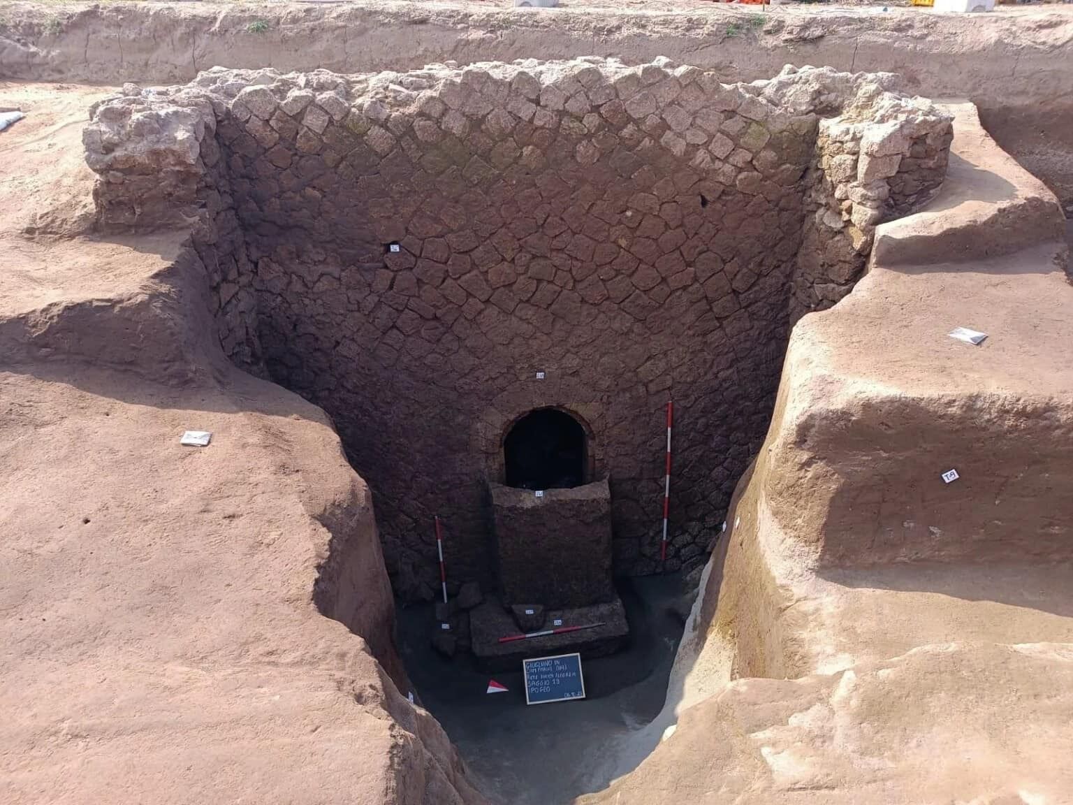 2000-year-old tomb of Cerberus discovered in Italy: photo