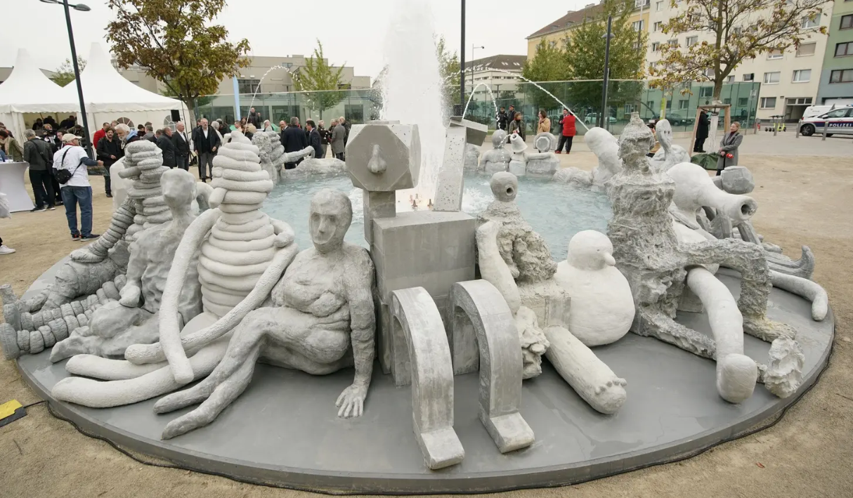 A fountain with bizarre figures was opened in Vienna for 1.8 million euros: photos