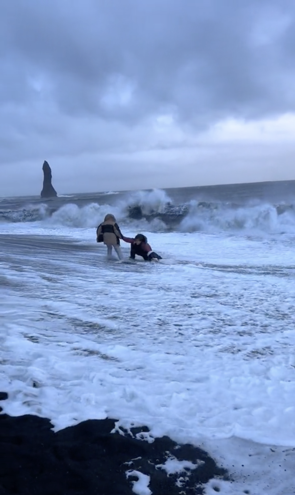 Tourists in Iceland show how dangerous "sneaker waves" can be