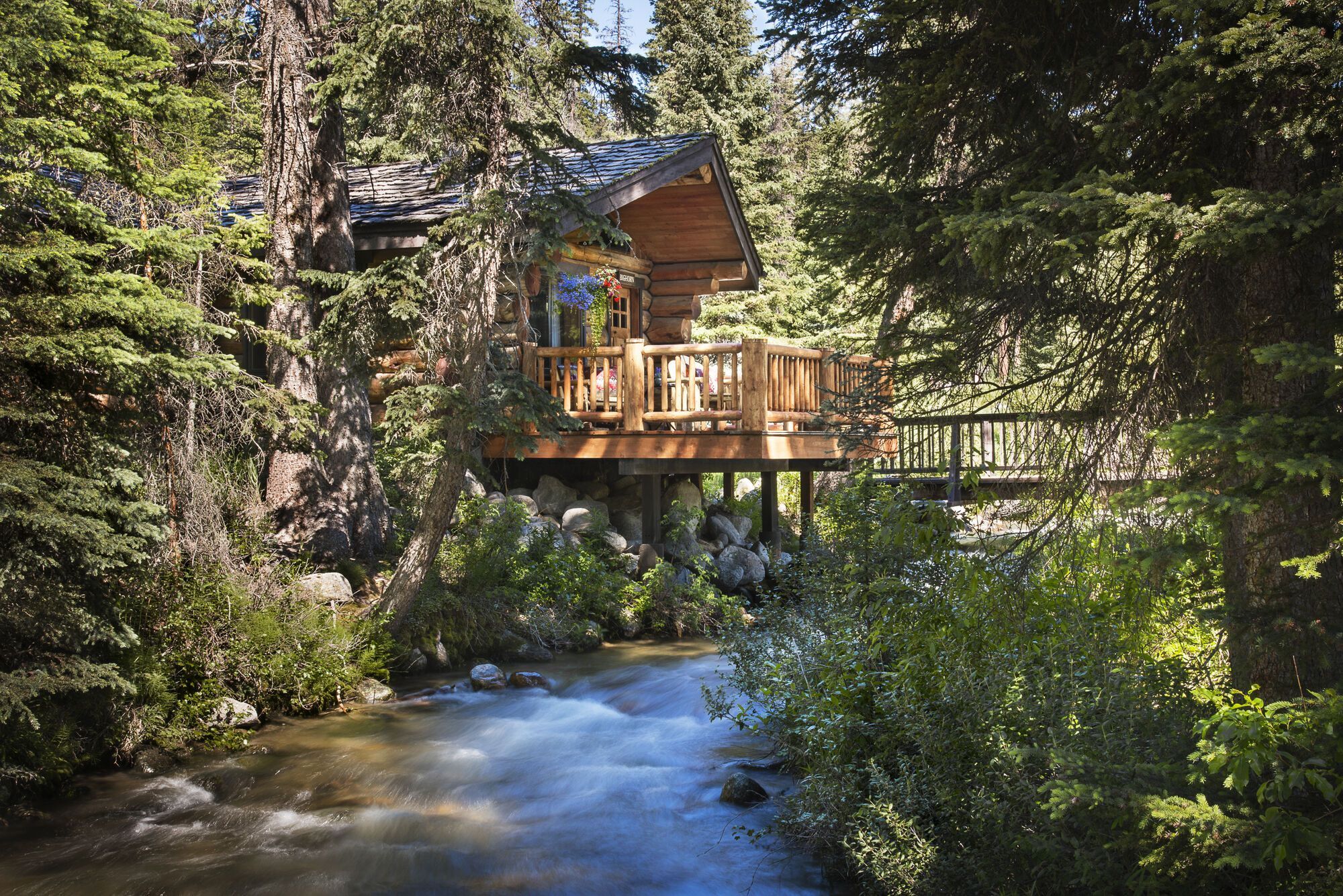 Top 5 Montana resorts that combine luxury vacations and wilderness adventure