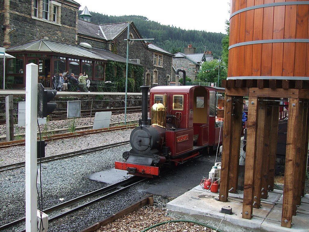 The ideal place for Christmas: a tiny British village invites you to a fairy tale