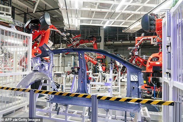 Tesla robot attacks engineer at Texas factory