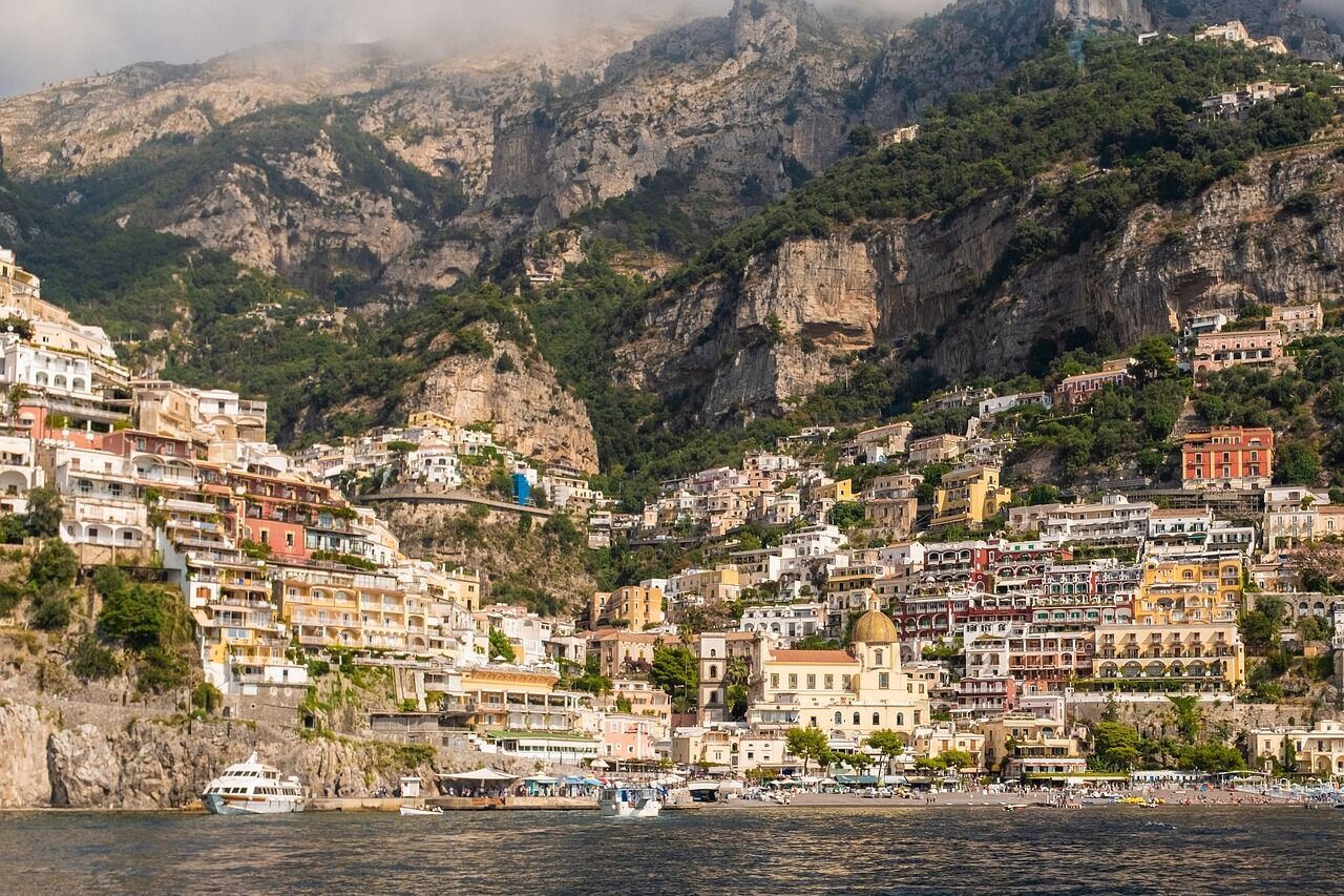 Lake Como versus the Amalfi Coast: a comparison of Italy's most attractive coastal gems