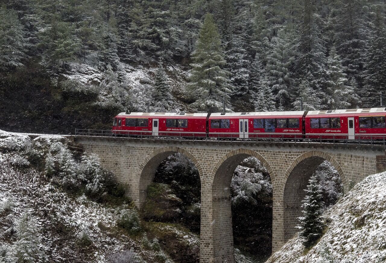 "Winter Express": a collection of the best train journeys that allow you to enjoy snowy landscapes