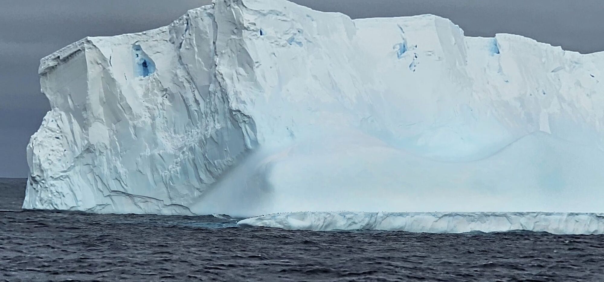 Ukrainian polar explorers showed a photo of a huge iceberg in Antarctica