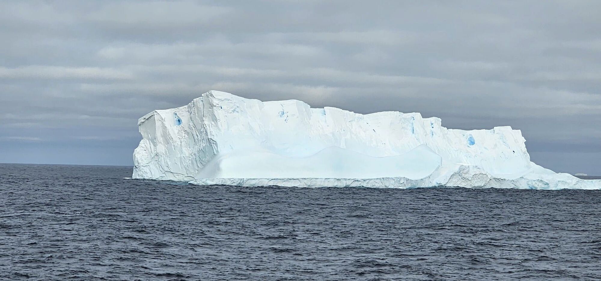 Ukrainian polar explorers showed a photo of a huge iceberg in Antarctica