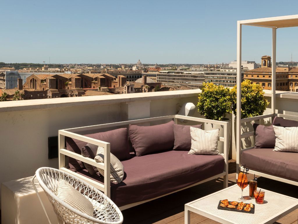 Best rooftop bars in Rome to get to know the Italian capital