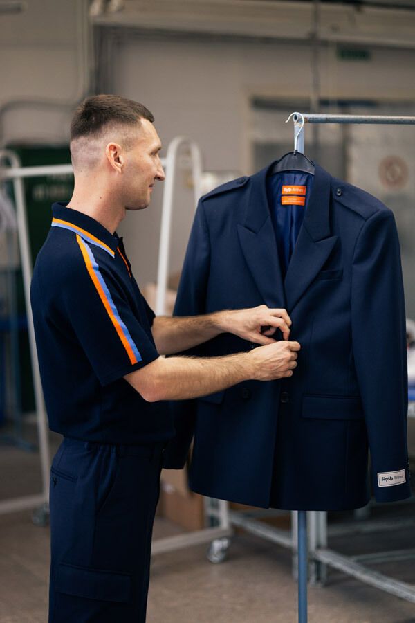 SkyUp will update the uniforms of male flight attendants: what they will look like. Photo