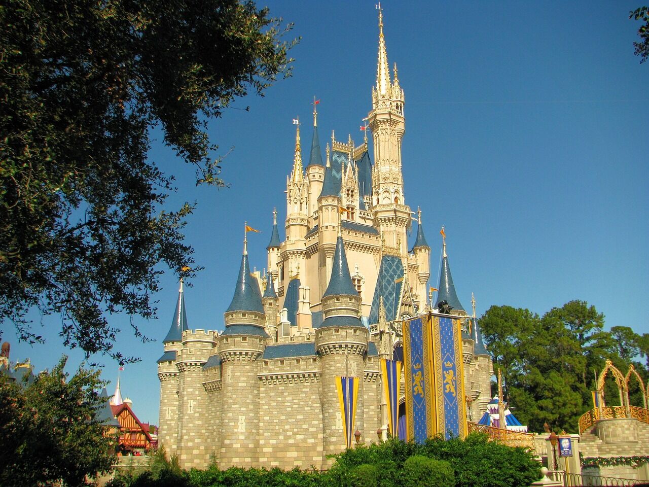 Disney World or Disneyland: what's the difference and which park to choose