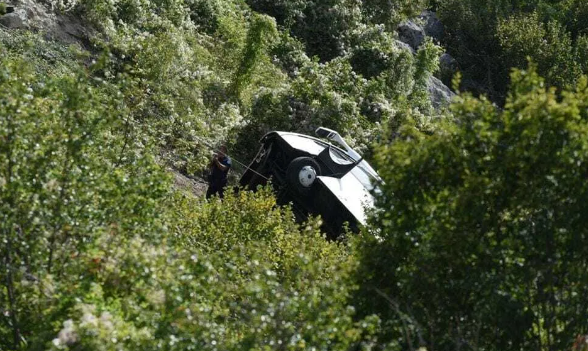 In Montenegro, a bus with foreigners fell into an abyss: there are victims and many injured