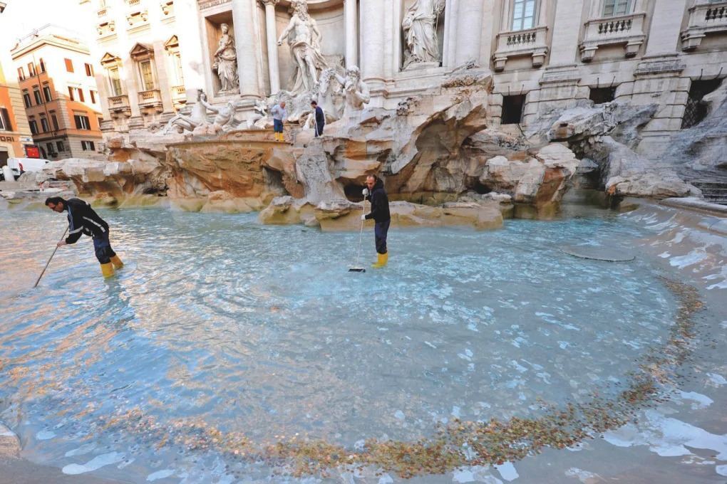 Tourists threw a record €1.6 million worth of coins into the Trevi Fountain in Rome