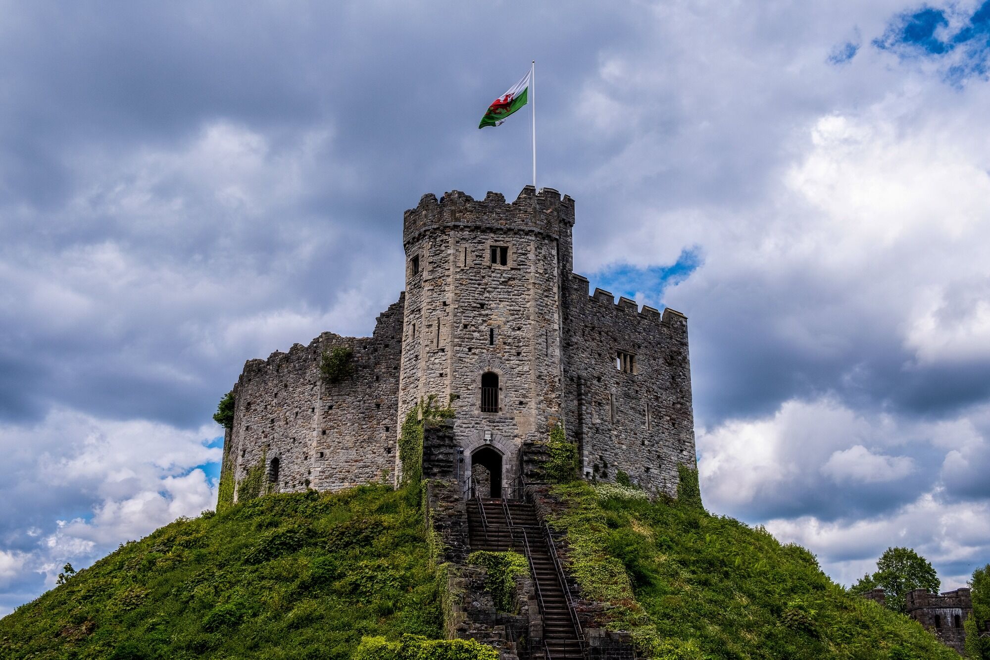 Top 7 attractions in Wales: A cosy overnight stay and a cool travel experience