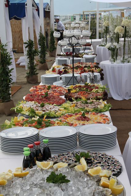 Incredible appetite: experts shared how not to eat everything from a buffet
