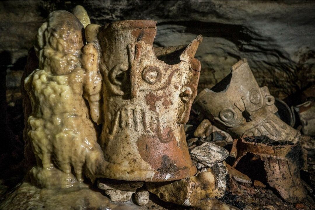 A discovery over 1000 years old: the Cave of the Jaguar God has preserved the history of the Mayan civilization