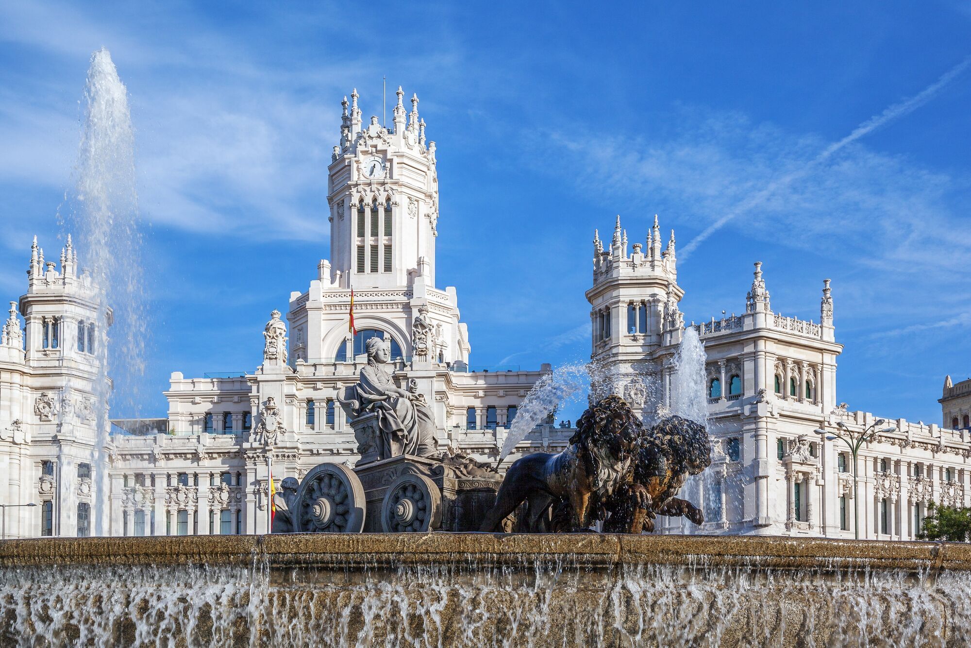 Prestigious neighborhoods of Madrid with cheap accommodation, delicious food and chic sights