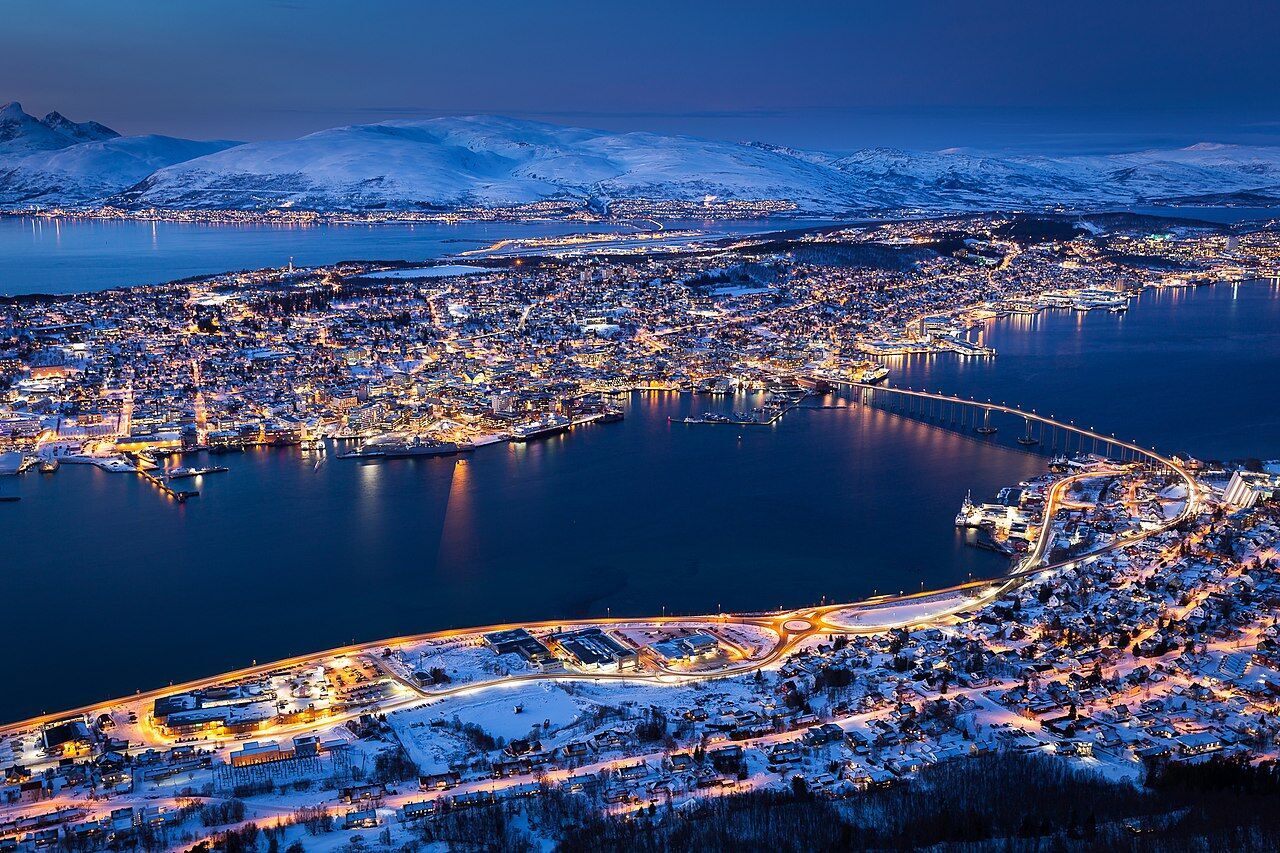 Winter adventures in the Norwegian Tromsø: sledding and the Northern Lights