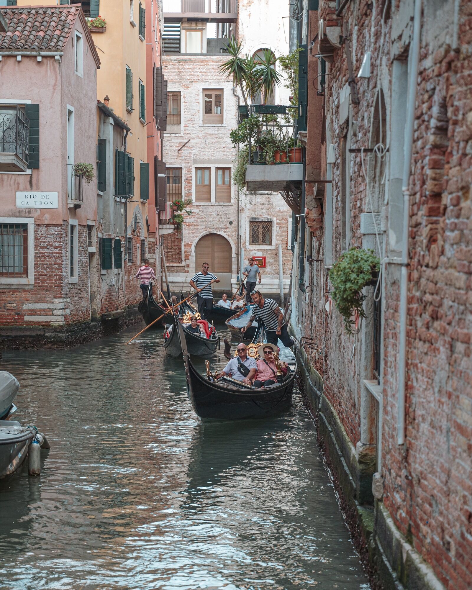 The best neighborhoods in Venice for a comfortable stay and convenient location to popular attractions