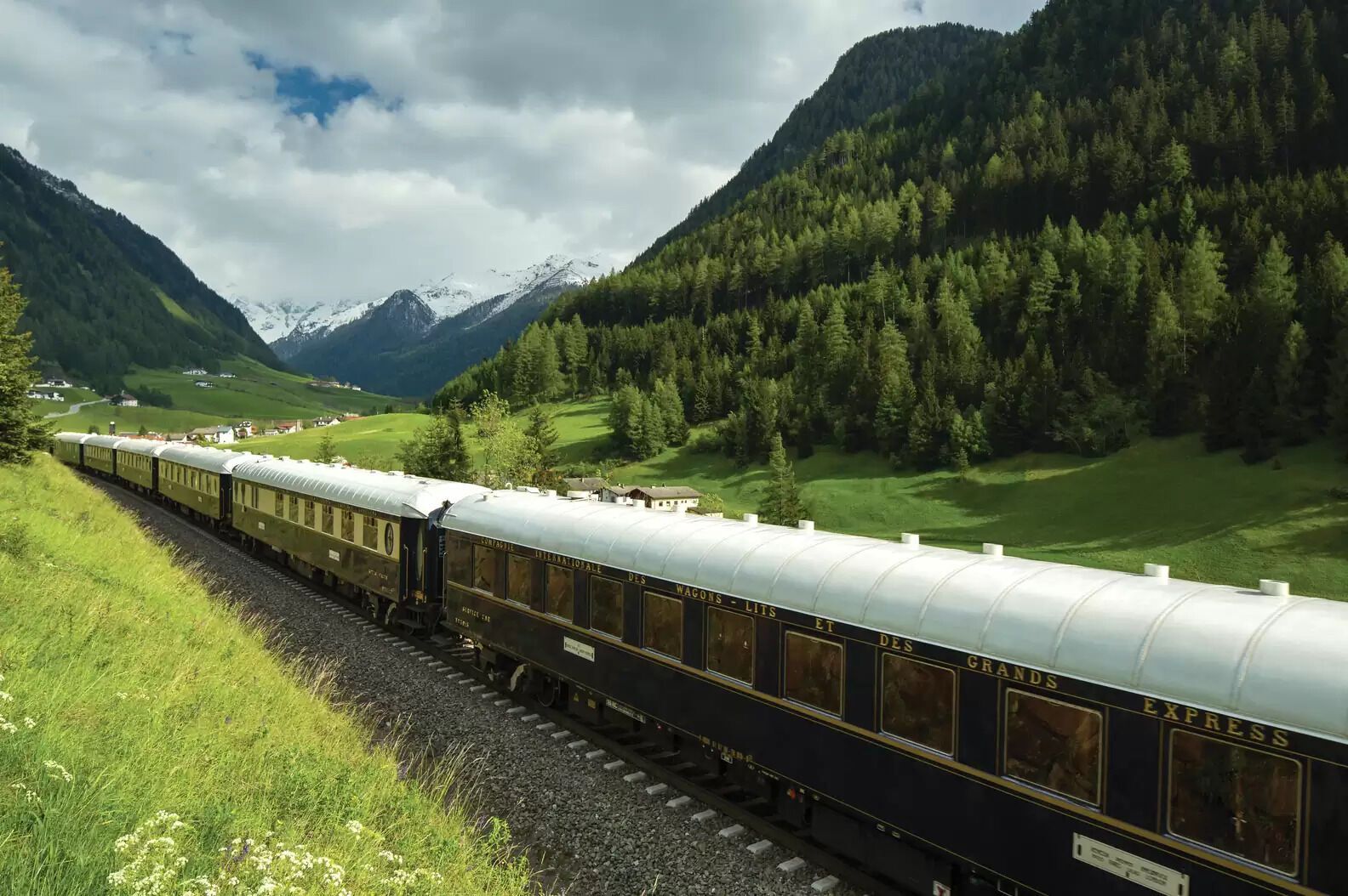Luxurious train journeys: two tourist companies compete to revive the historic Eastern Express