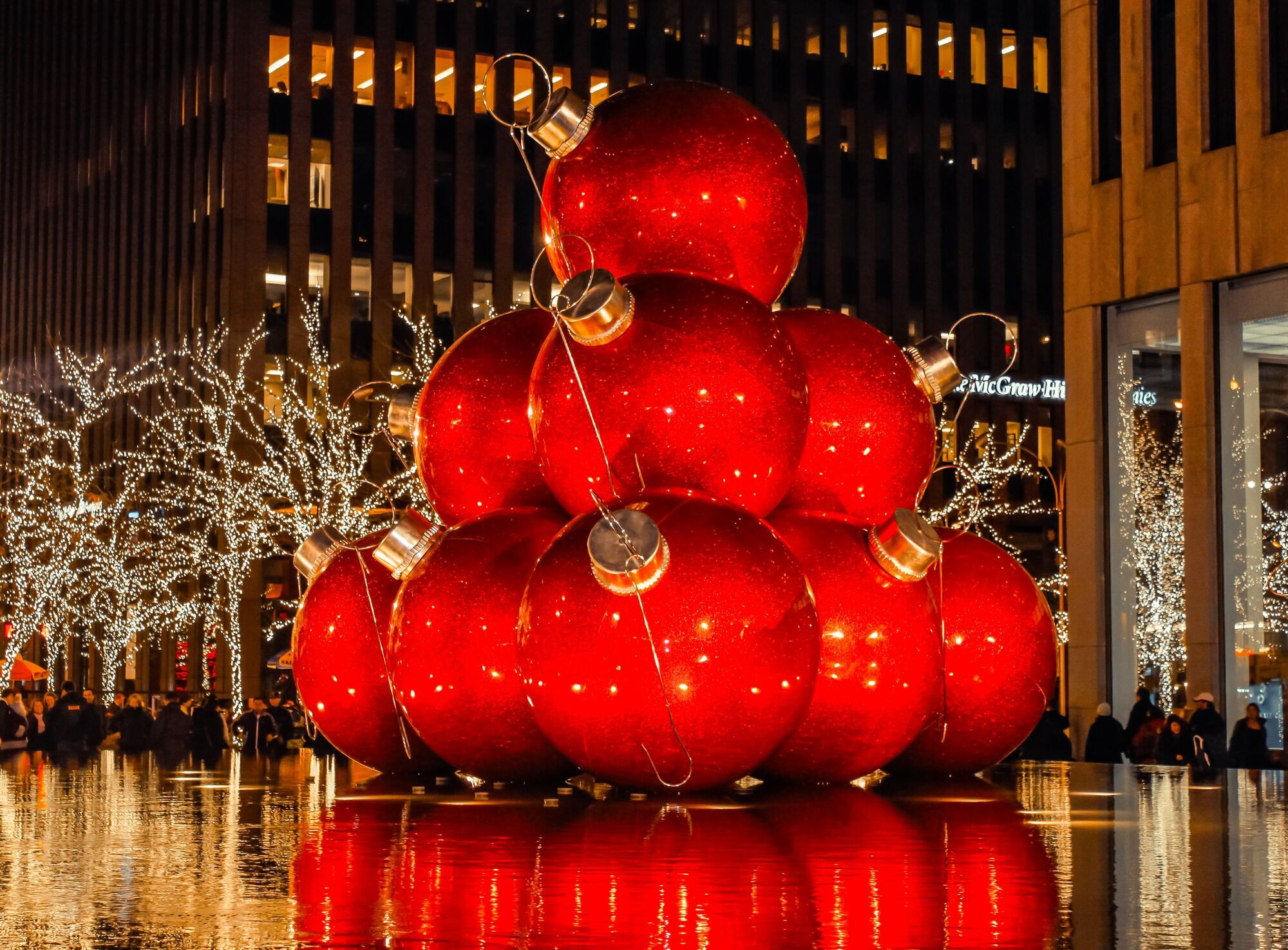 The best Christmas hotels in New York: 9 fabulous places with lucrative bonuses and colouгful entertainment