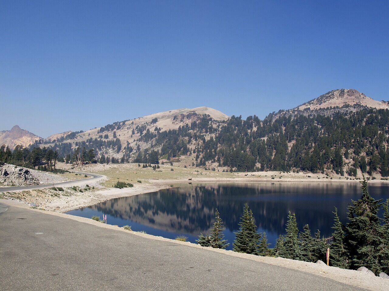 Lassen Volcanic National Park: why it is called an alternative to Yellowstone