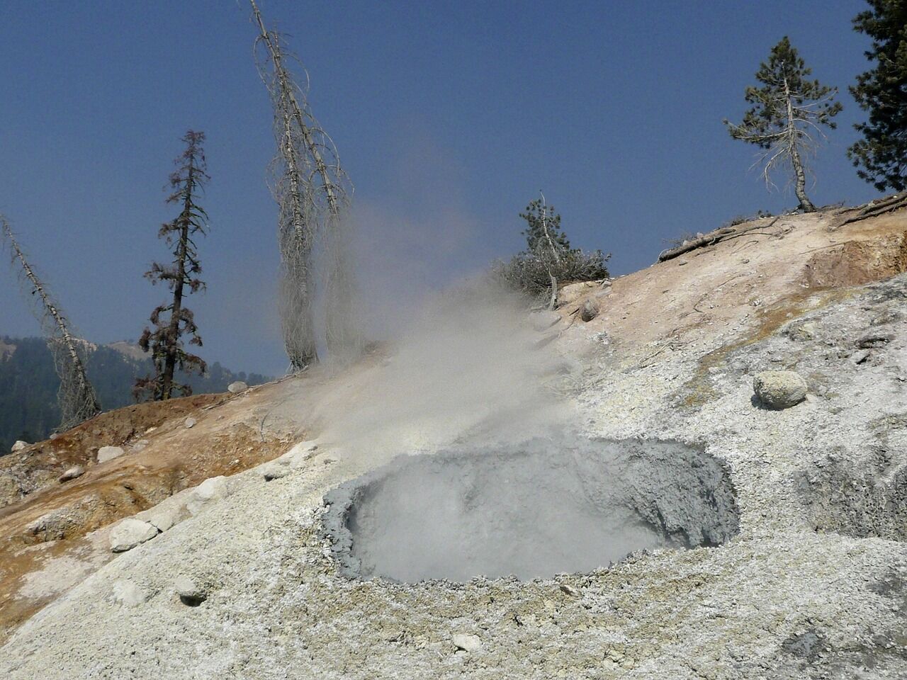 Lassen Volcanic National Park: why it is called an alternative to Yellowstone