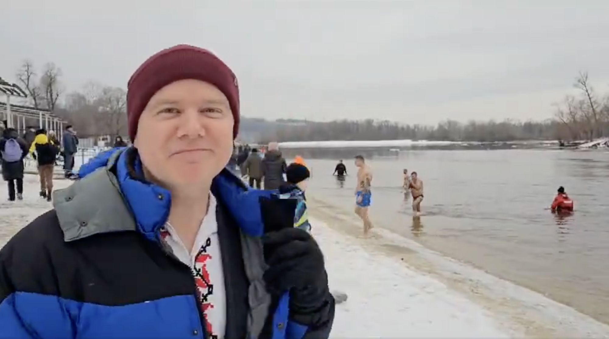 British Ambassador to Ukraine dipped into icy water on the occasion of Epiphany and wished Ukrainians victory