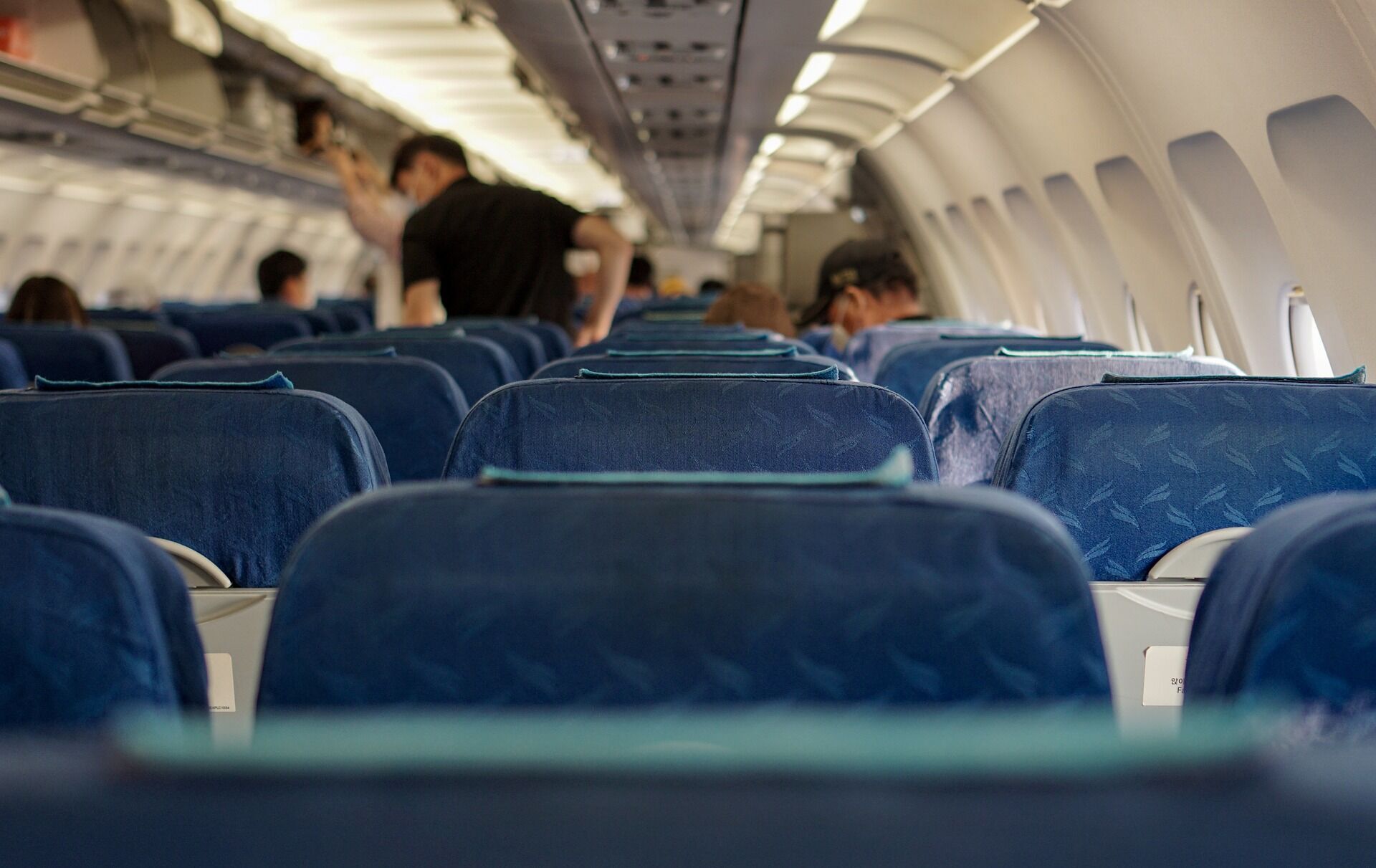Safety procedures and rules: how to behave in case of an emergency on an airplane