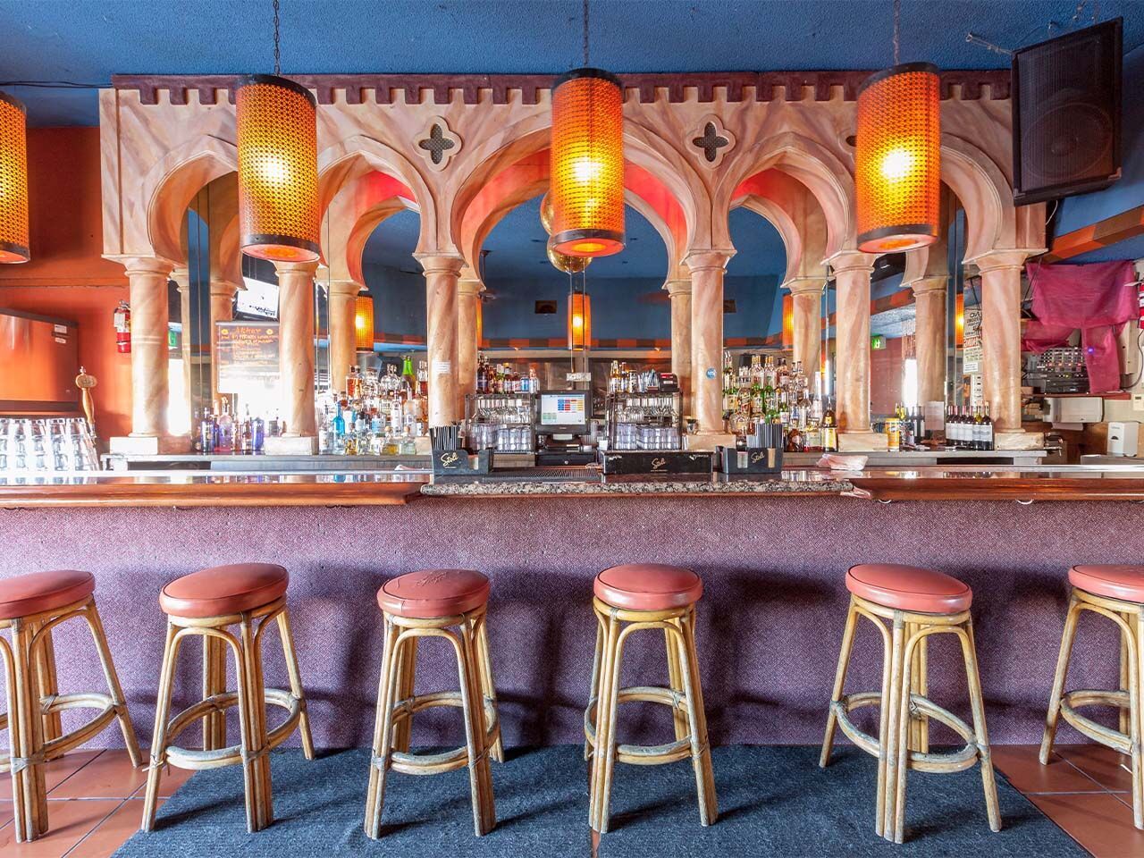 Top 20 Bars in Los Angeles for Singles Looking to Mingle