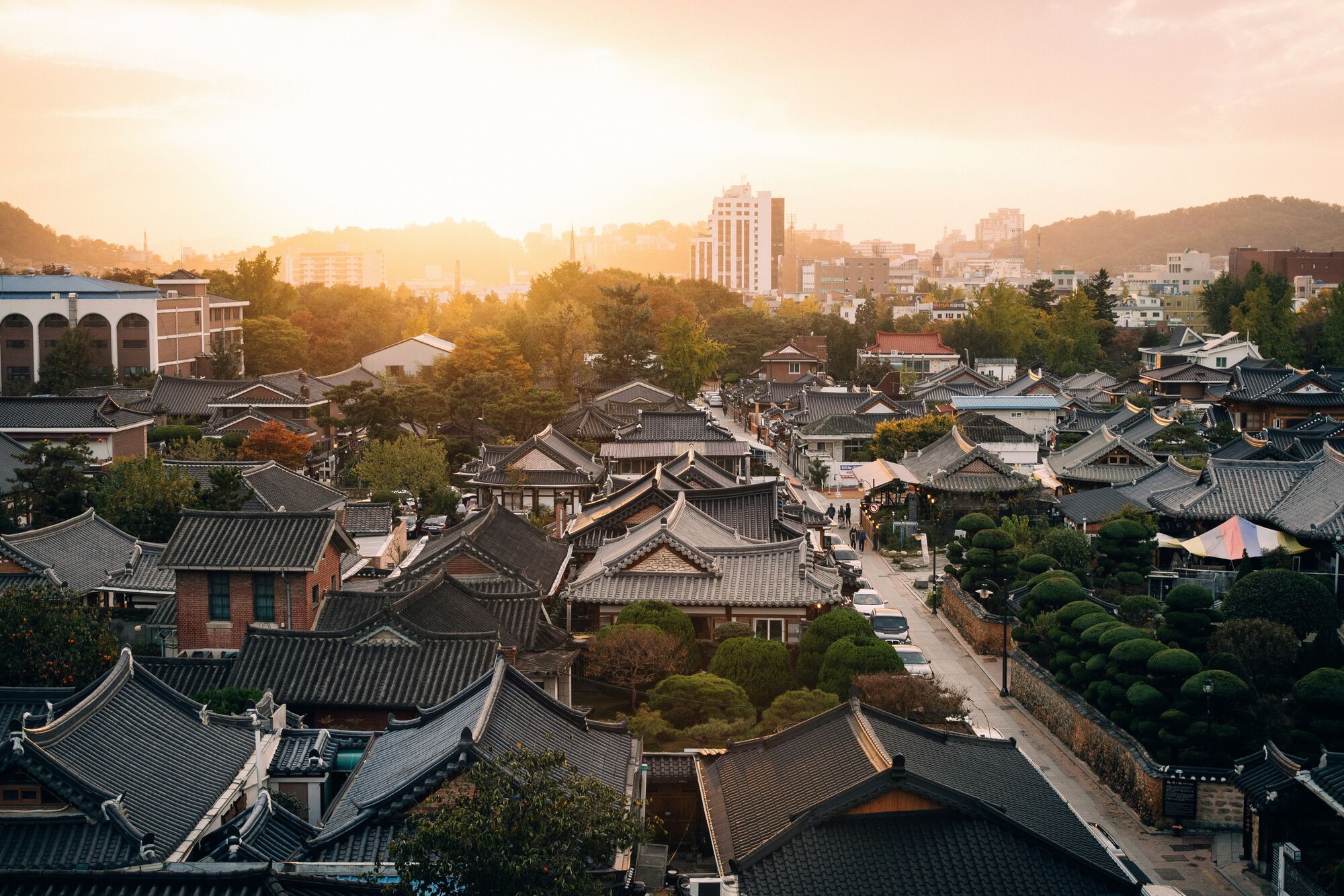 Look at the beautiful sunset view of Hanok Village