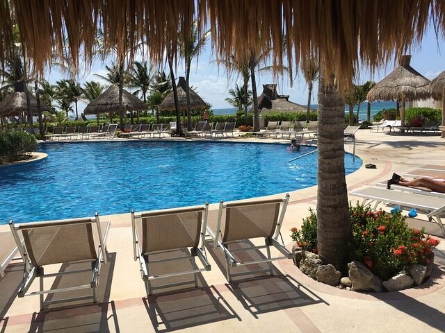 Chic Miami hotel spa pools