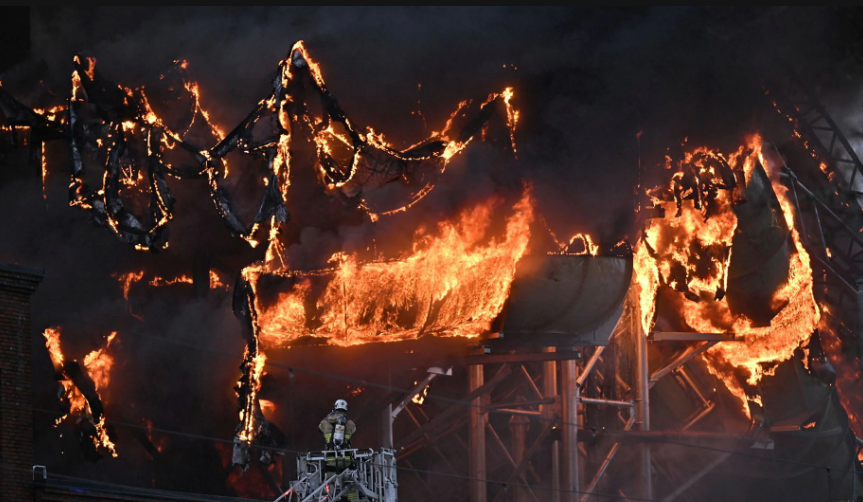 In Sweden's largest amusement park, a massive fire broke out, resulting in many casualties. Photo