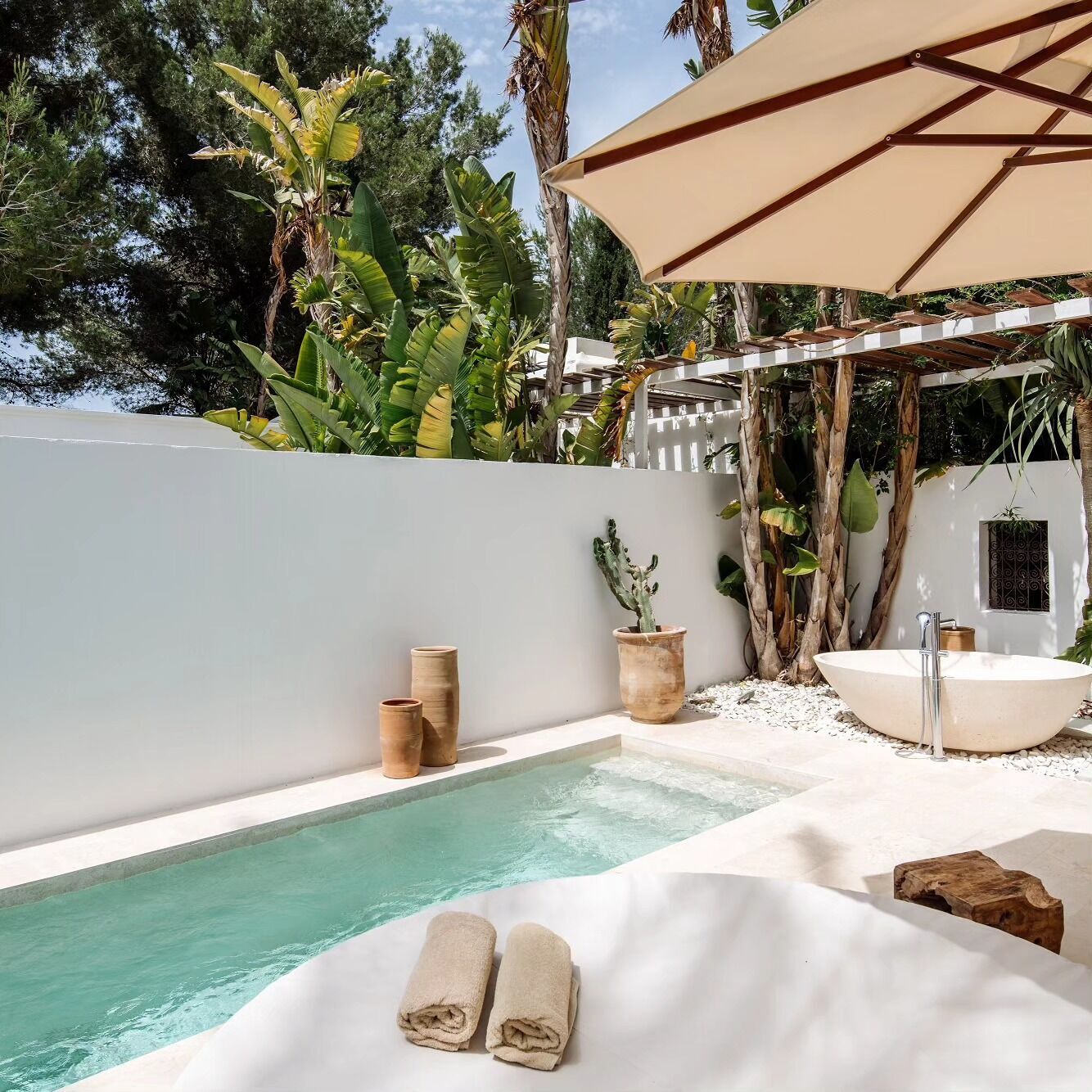 Top 10 family hotels in Ibiza. Comfortable vacation together among Instagrammable beaches and entertainment for all ages