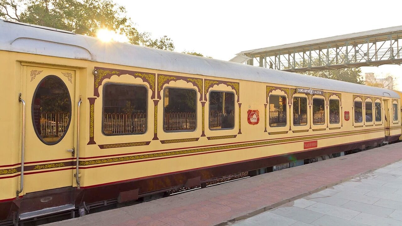 Visit the religious sites of the "Palace on Wheels"