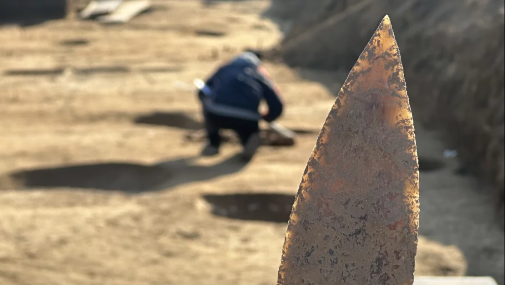 In Italy, a Copper Age necropolis with 22 tombs has been found: photos and videos
