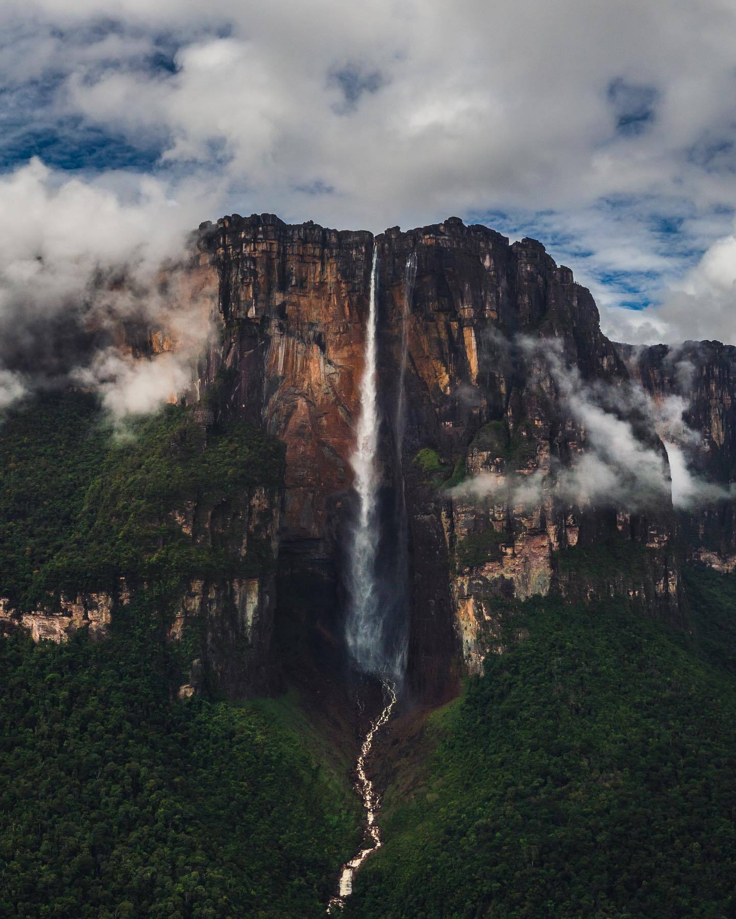Fascinating waterfalls of the world: Top 5 powerful natural wonders