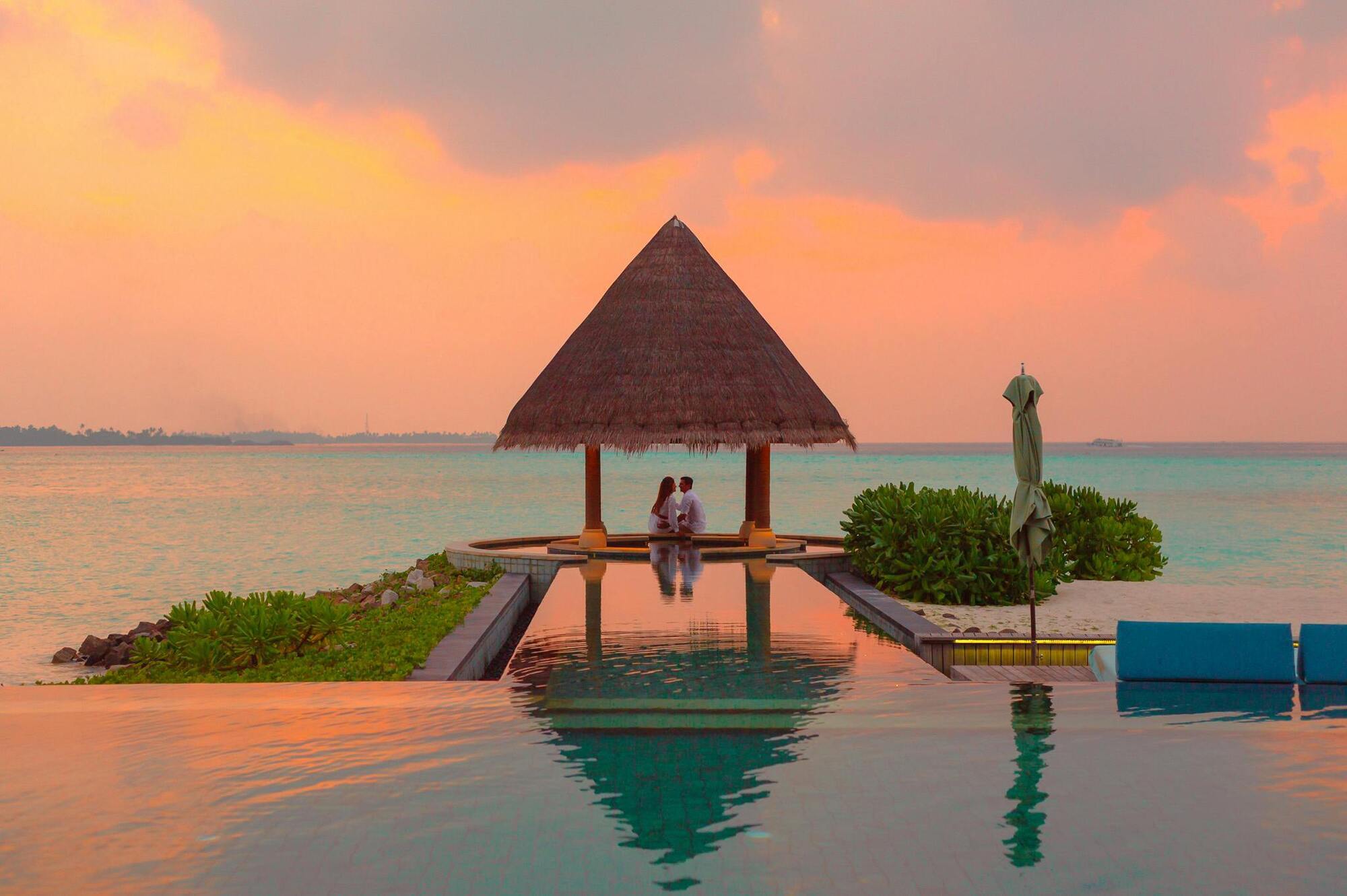 Top 15 Romantic Hotels for Couples Worldwide: Experience the magic of enchanting cuisine, exclusive service, and captivating landscapes