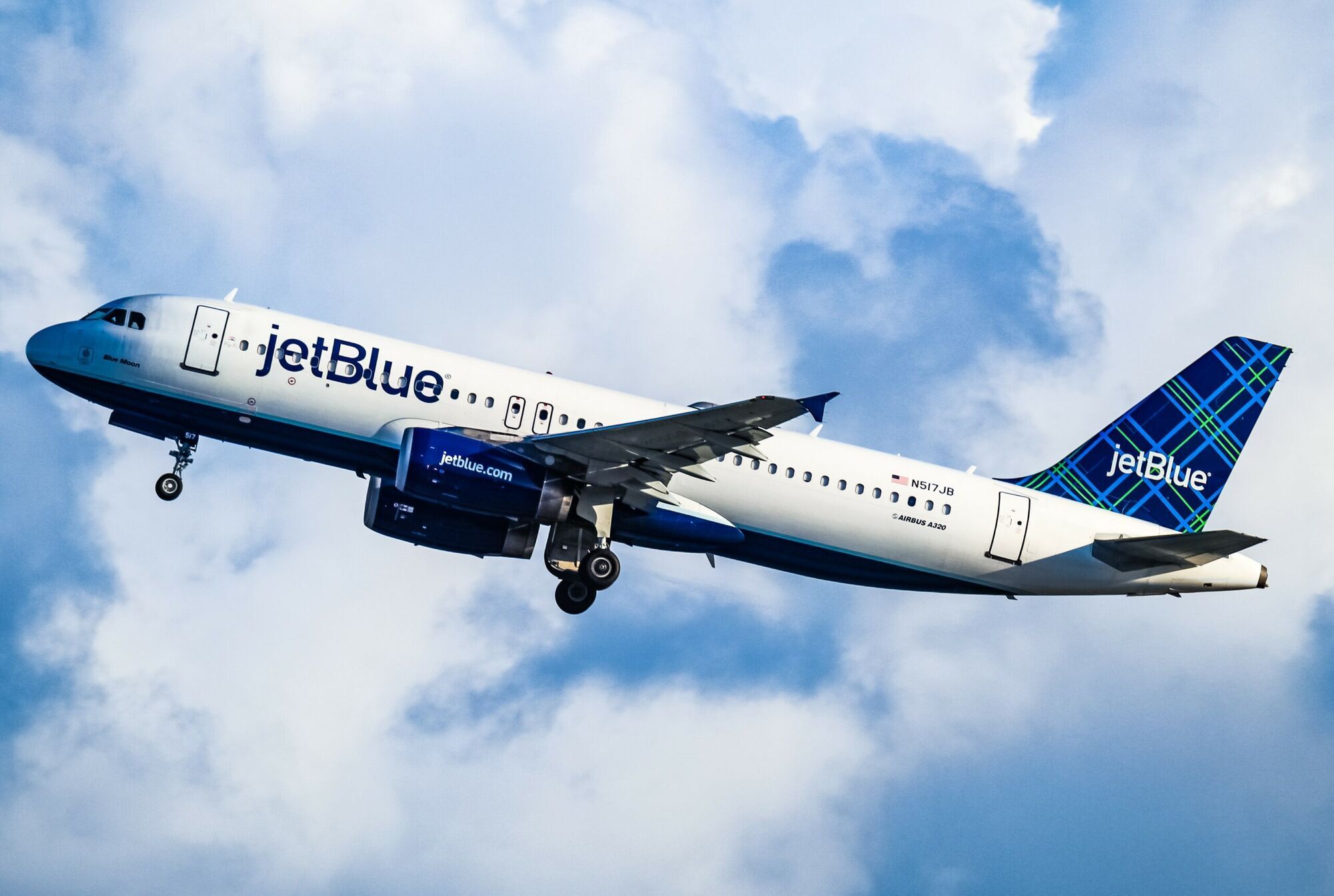 JetBlue offers free helicopter transfers from the airport: who is eligible