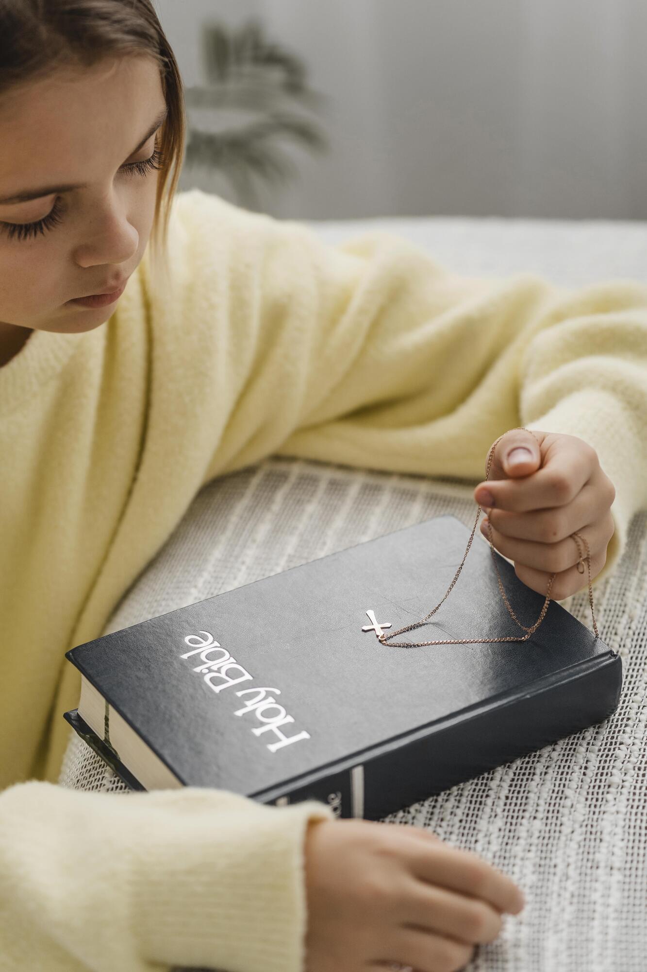 Bibles in hotels: the mysteries of placing the gospel in hotels and current changes related to this topic