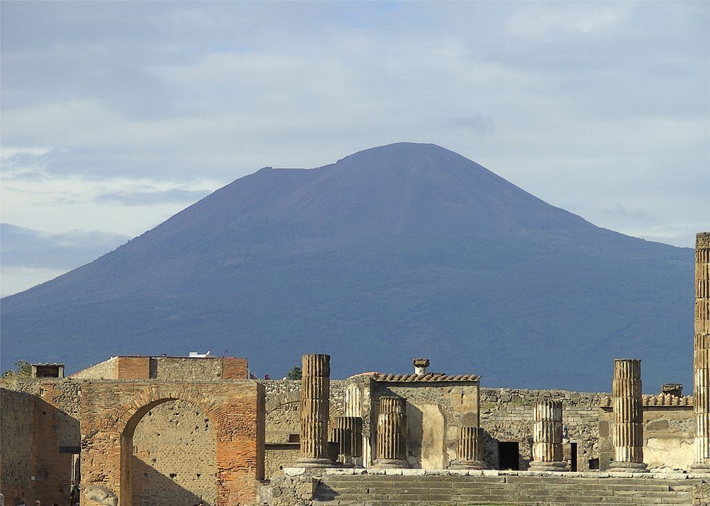 Fall in love with Naples: 6 reasons to appreciate this ancient city of Italy