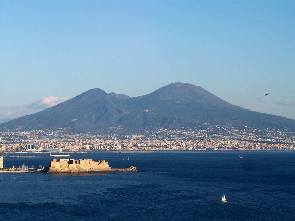 Fall in love with Naples: 6 reasons to appreciate this ancient city of Italy