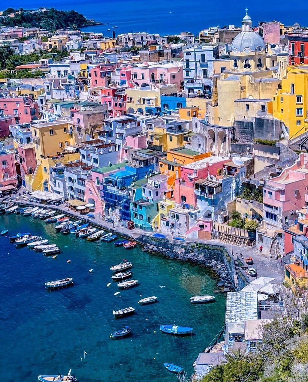 Fall in love with Naples: 6 reasons to appreciate this ancient city of Italy