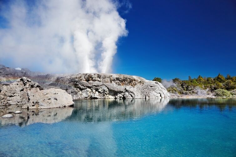 Scientists have discovered magnetic and thermal anomalies in a volcanic lake in New Zealand