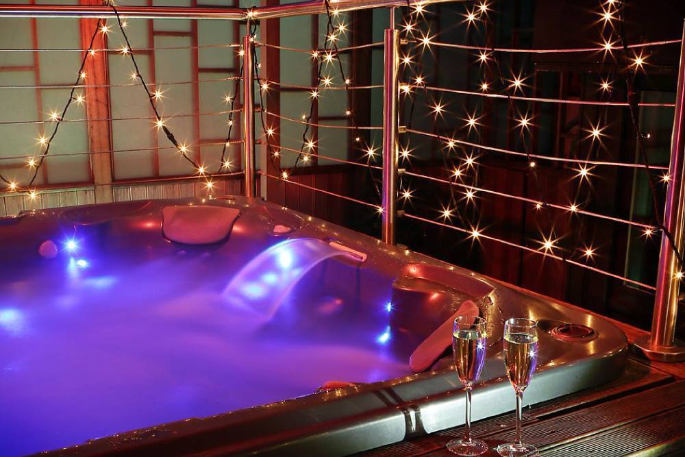 The best kinky hotels in London for wild and memorable nights together. Unleash your sexuality amidst a hot atmosphere
