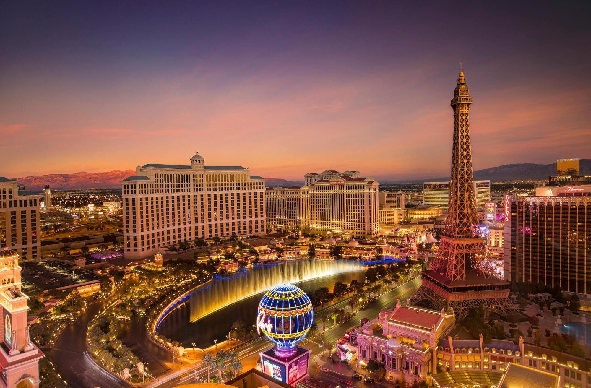 Top 16 Las Vegas hotels for fantastic vacations and weekends: from Venetian palaces to grandiose pyramids with royal suites