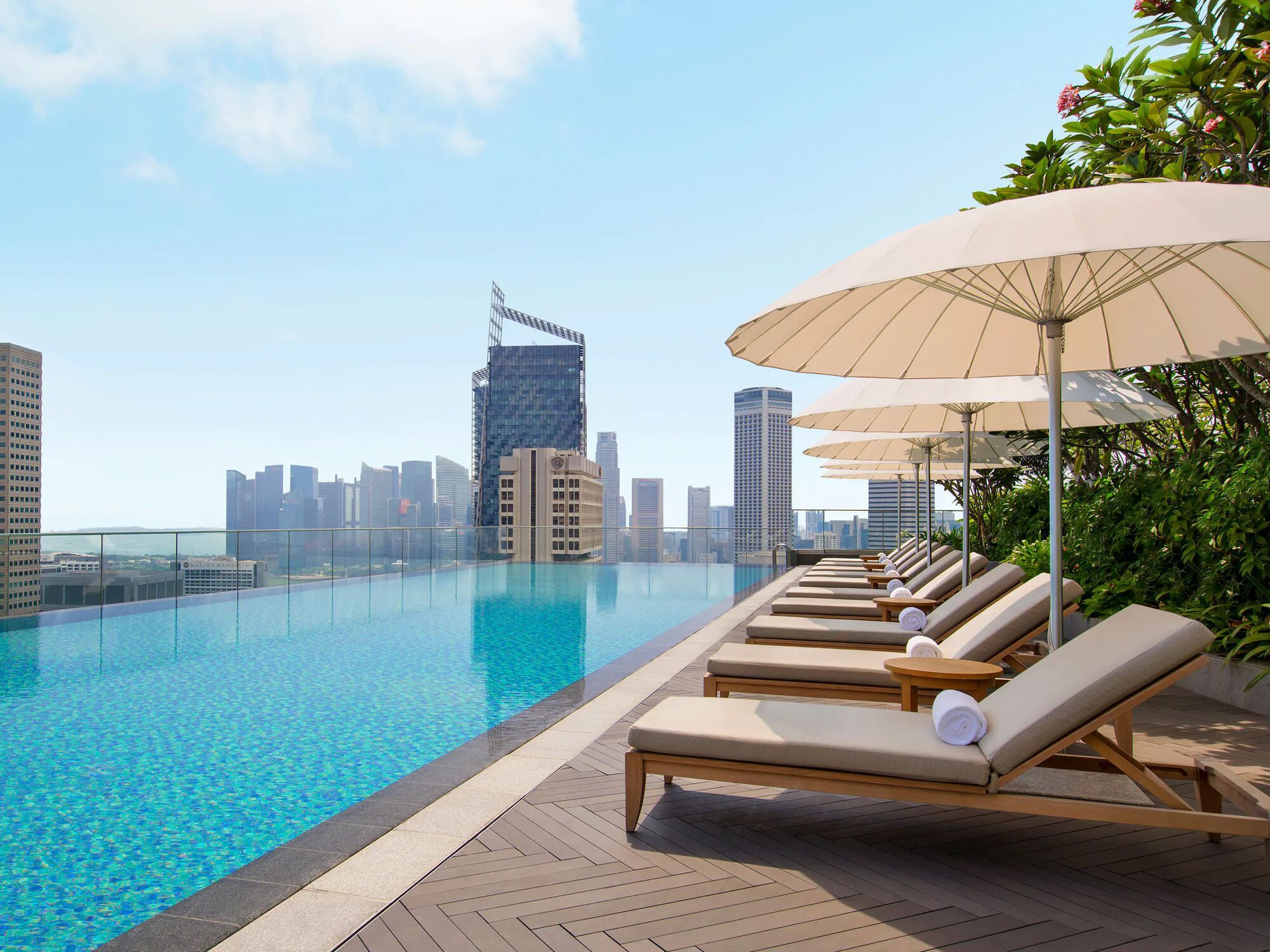 Top 13 hotels in Singapore: from luxury resorts with infinity rooftop pools to sophisticated boutiques with iconic bars
