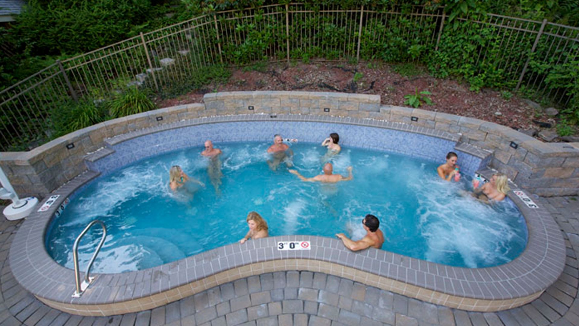 Top best nudist resorts in the US for barrier-free vacations. Stay and body comfort
