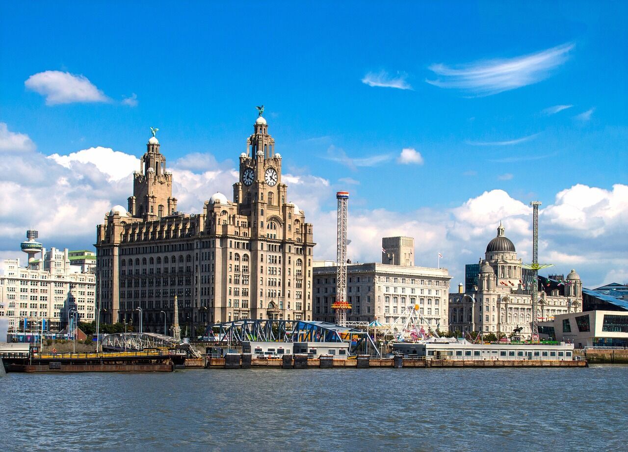 Top 9 Liverpool hotels: experience the aura of the Magnificent Four and enjoy British cuisine in Europe's Capital of Culture