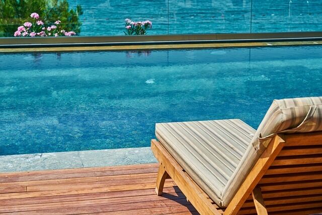 Chic pools at budget hotels in Singapore