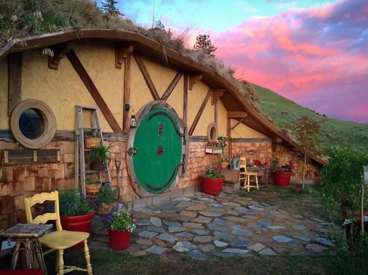 Top 10 Unique Airbnbs in the US: from a missile base bunker and a rainforest treehouse to a hobbit hole and a haunted castle